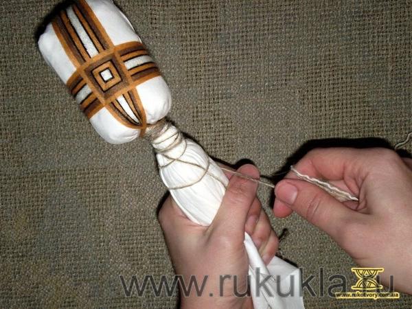 Узловая кукла - потомок куклы-божества, символизирующей Рожаницу - Тридевятое Царство
